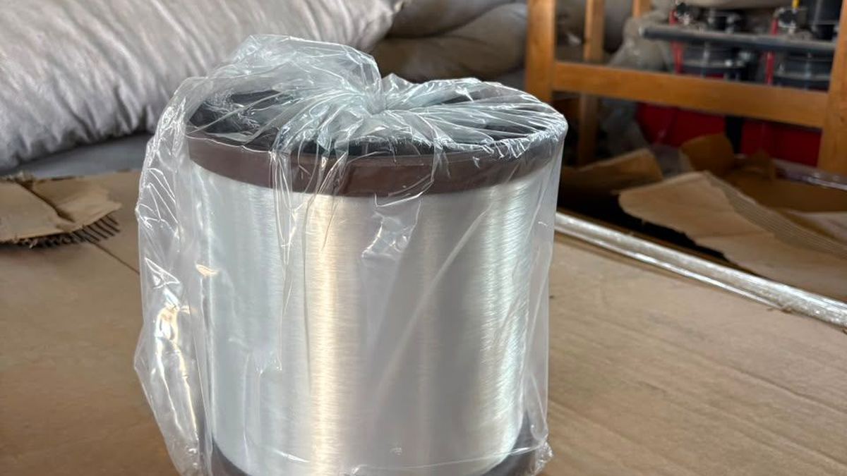 قرقره نخ مونوفیلامنت بستهبندیشده در کارخانه پیش از حمل